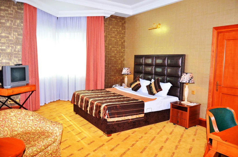Grand Hotel Europe Баку Екстериор снимка