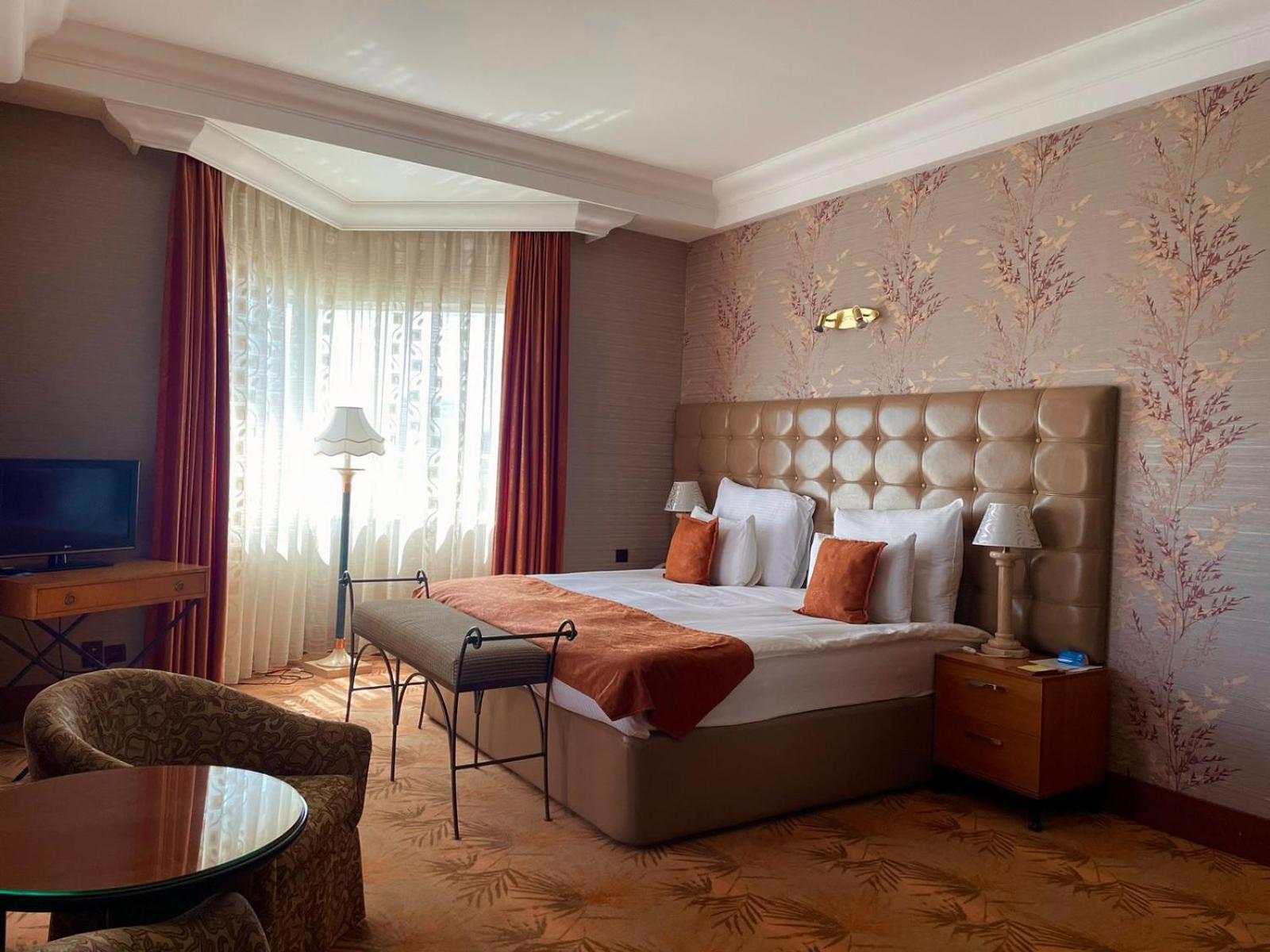 Grand Hotel Europe Баку Екстериор снимка